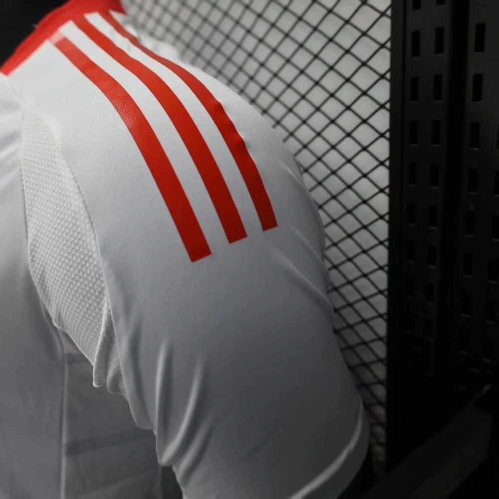 Liverpool's second away player edition football jersey for 2025-2026 - 图片 4